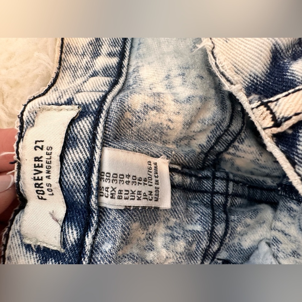 Forever 21 distressed denim shorts - Picture 6 of 6